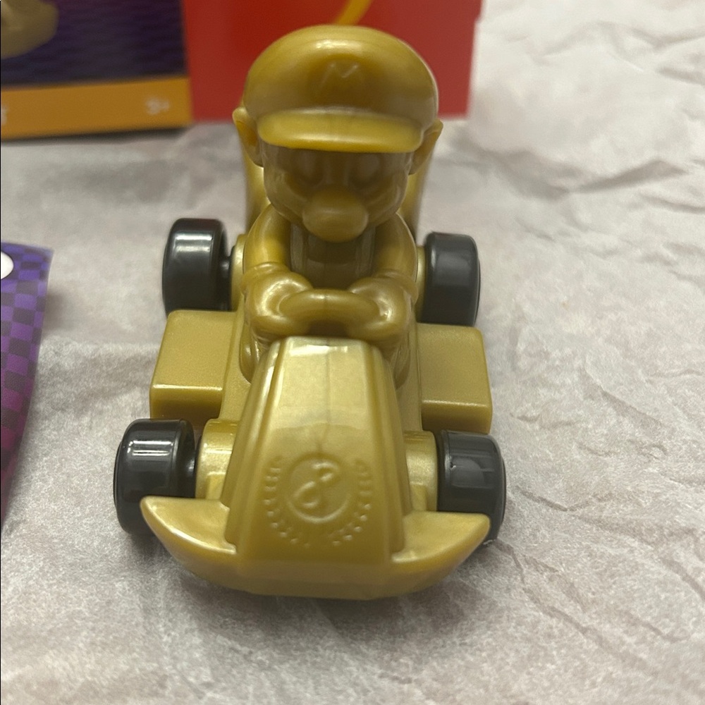 Nintendo Switch Gold Mario Kart - Mario Kart 8 Deluxe - Picture 3 of 3